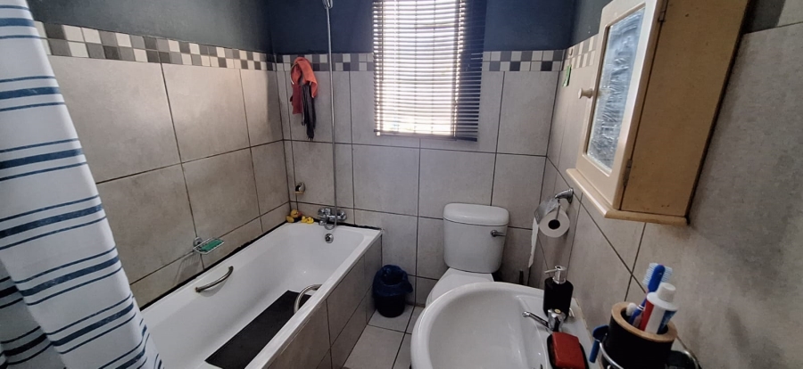 2 Bedroom Property for Sale in De Beers Northern Cape